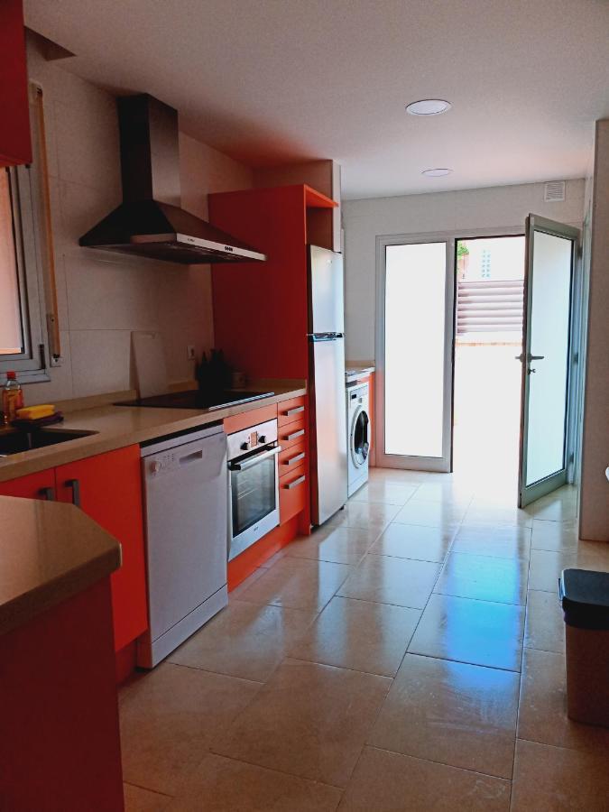 Chalet Amplio Con Jardin Y Zona Barbacoa. 雷乌斯 外观 照片
