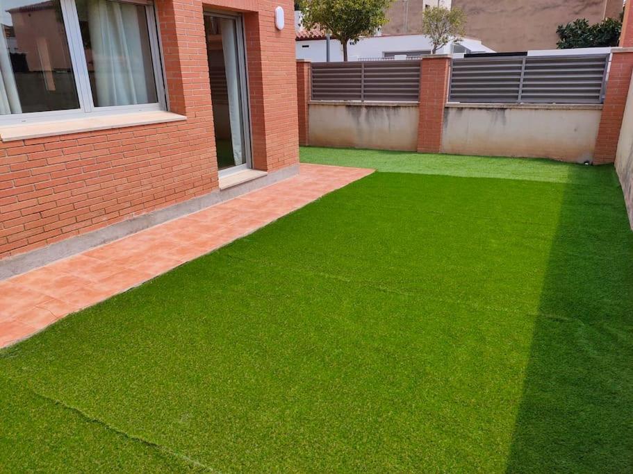 Chalet Amplio Con Jardin Y Zona Barbacoa. 雷乌斯 外观 照片