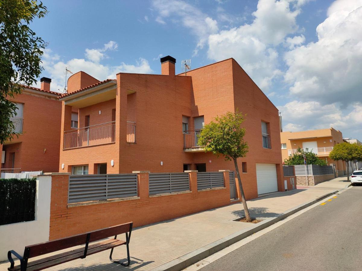 Chalet Amplio Con Jardin Y Zona Barbacoa. 雷乌斯 外观 照片