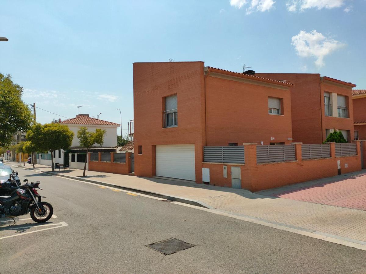 Chalet Amplio Con Jardin Y Zona Barbacoa. 雷乌斯 外观 照片
